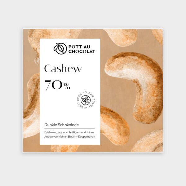 Verpackung unserer dunklen Schokolade belegt mit Cashewkernen. Eine Aquarellzeichnung von hellbraun-beigefarbenen Cashew-Nüssen vor blass beigem Hintergrund darauf ein weißes Rechteck mit der Bezeichnung und unserem Logo
