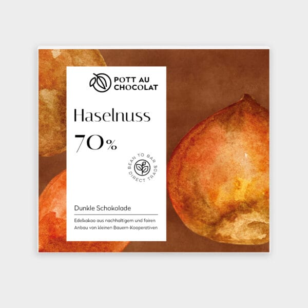 Verpackung unserer dunklen Schokolade belegt mit Haselnüssen. Eine Aquarellzeichnung von braun-rötlich-orangen Haselnusskernen darauf ein weißes Rechteck mit der Bezeichnung und unserem Logo