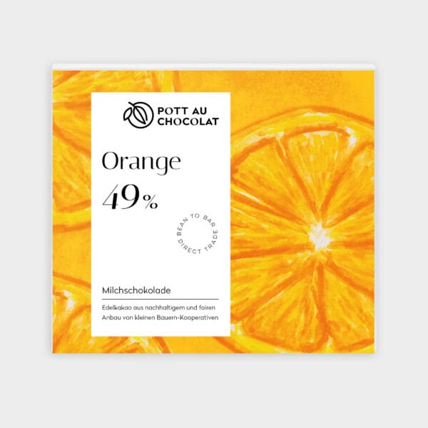 Verpackung unserer Milchschokolade belegt mit glasierten Orangenscheiben. Eine Aquarellzeichnung von gelb-orangefarbenen Orangenscheiben darauf ein weißes Rechteck mit der Bezeichnung und unserem Logo