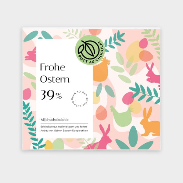 Verpackung unserer Milchschokolade zu Ostern. Weisser Hintergrund mit einer Grafik von bunten Osterhasen, Hühnern und Eigern dazwischen Pflanzenzweige darauf ein weißes Rechteck mit der Bezeichnung, unserem Logo und der Aufschrift "Frohe Ostern"