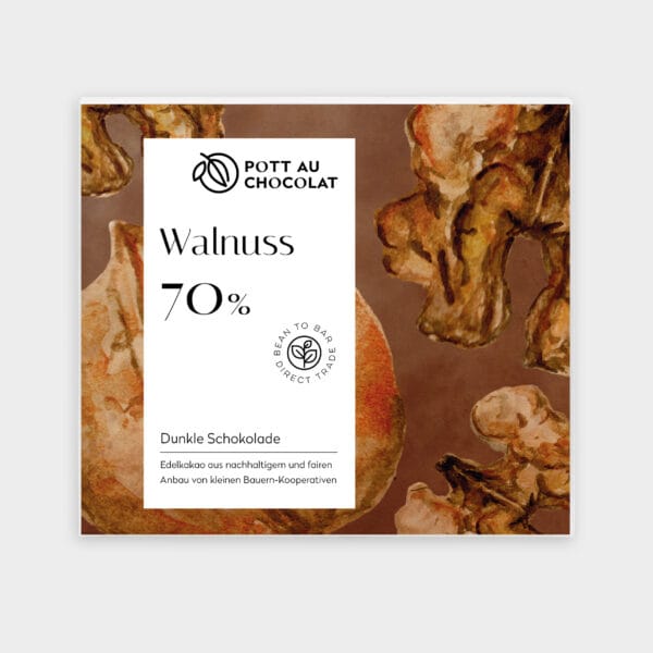 Verpackung unserer dunklen Schokolade belegt mit Walüssen. Eine Aquarellzeichnung von braunen Walnusskernen darauf ein weißes Rechteck mit der Bezeichnung und unserem Logo