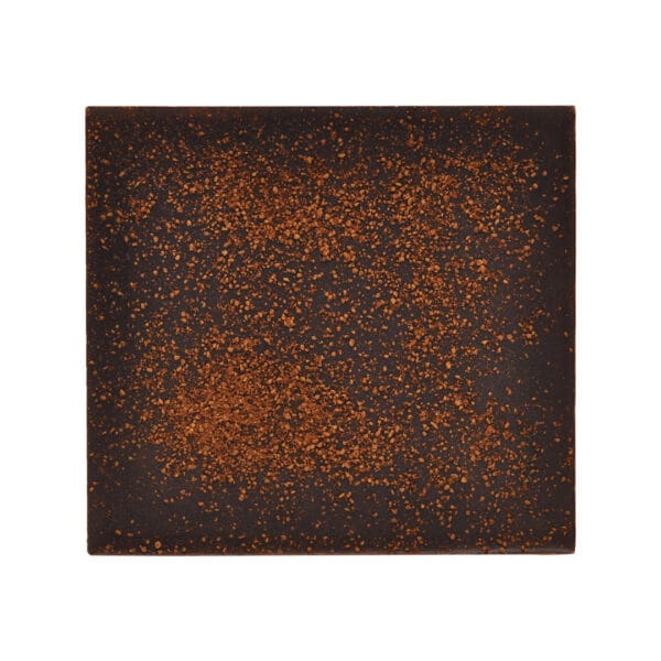 dunkle Tafelschokolade gewürzt mit gemahlenem Kaffee - sichtbar ist diue Rückseite der Tafel