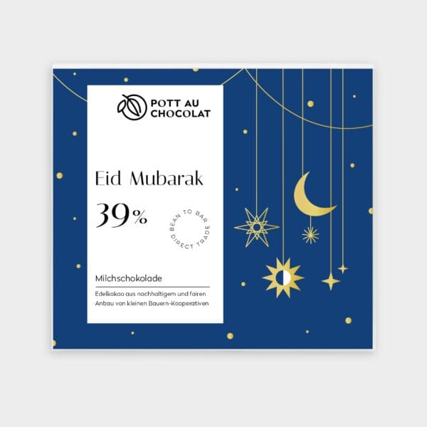 Verpackung einer Schokoladentafel von Pott au Chocolat mit einer Illustration eines Nachthimmels mit Sternen und einem goldenen Mond auf blauem Hintergrund. Farben des Designs: Dunkelblau, Gold, Weiß